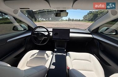 Седан Tesla Model 3 2021 в Киеве