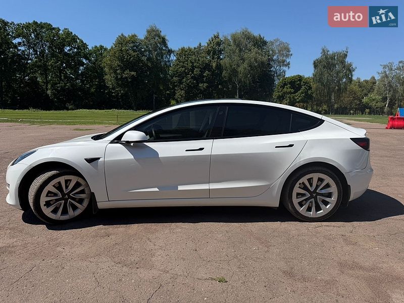 Седан Tesla Model 3 2021 в Киеве