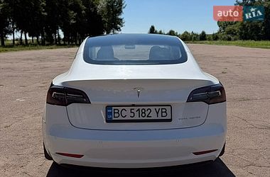 Седан Tesla Model 3 2021 в Киеве