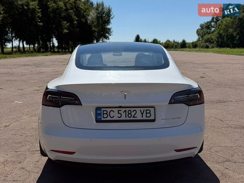 Седан Tesla Model 3 2021 в Киеве