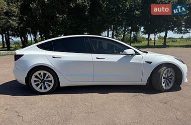 Седан Tesla Model 3 2021 в Киеве