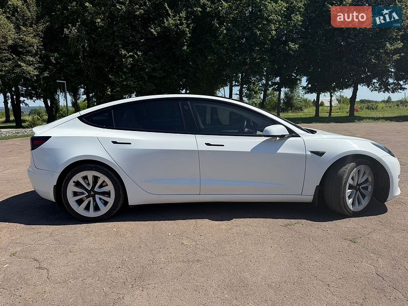 Седан Tesla Model 3 2021 в Киеве