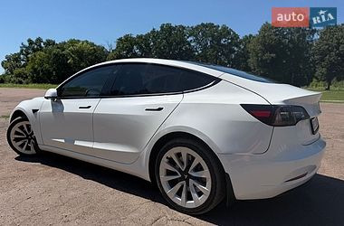 Седан Tesla Model 3 2021 в Киеве