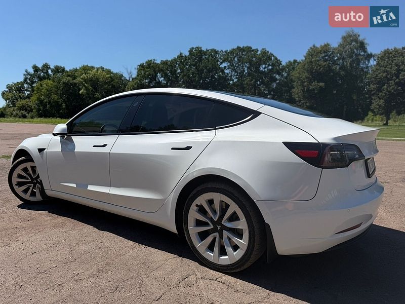 Седан Tesla Model 3 2021 в Киеве