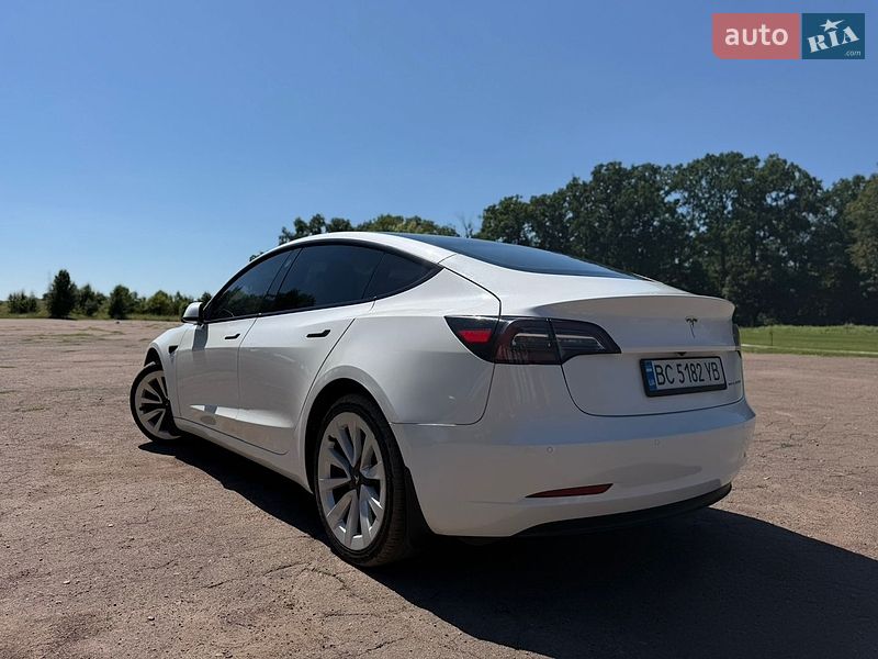 Седан Tesla Model 3 2021 в Киеве