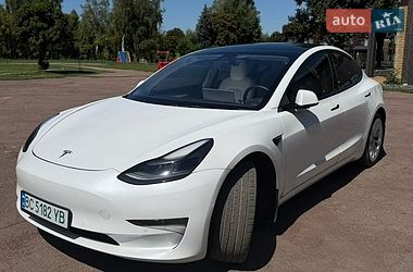 Седан Tesla Model 3 2021 в Киеве