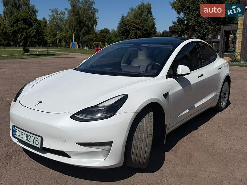 Седан Tesla Model 3 2021 в Киеве