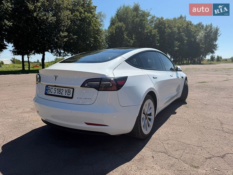 Седан Tesla Model 3 2021 в Киеве