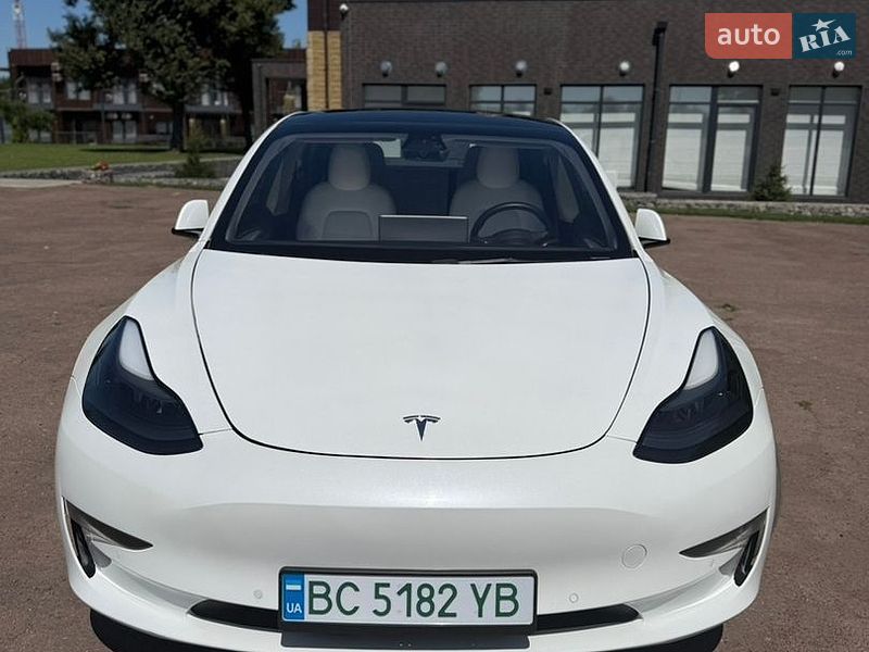 Седан Tesla Model 3 2021 в Киеве
