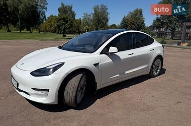 Седан Tesla Model 3 2021 в Киеве