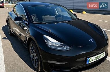 Седан Tesla Model 3 2020 в Полтаві