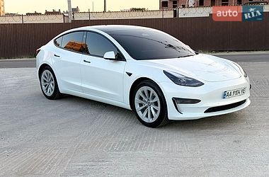 Седан Tesla Model 3 2022 в Киеве