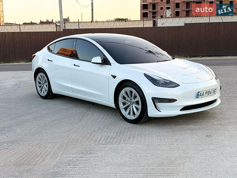 Седан Tesla Model 3 2022 в Киеве