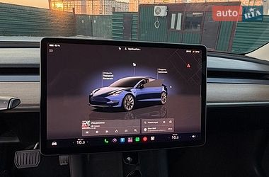Седан Tesla Model 3 2022 в Киеве