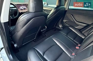 Седан Tesla Model 3 2022 в Киеве
