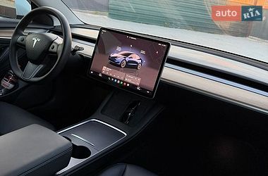 Седан Tesla Model 3 2022 в Киеве