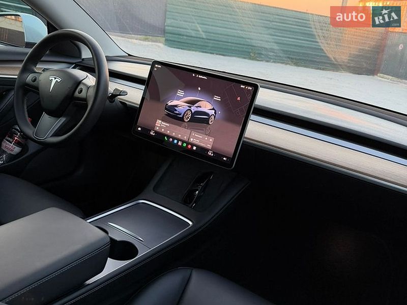 Седан Tesla Model 3 2022 в Киеве