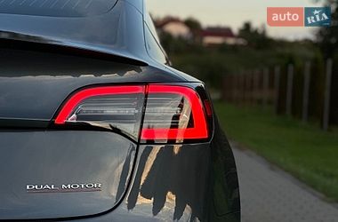 Седан Tesla Model 3 2020 в Львове