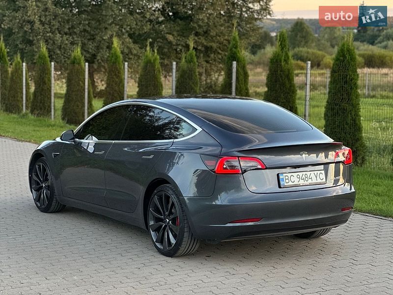 Седан Tesla Model 3 2020 в Львове