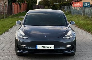 Седан Tesla Model 3 2020 в Львове