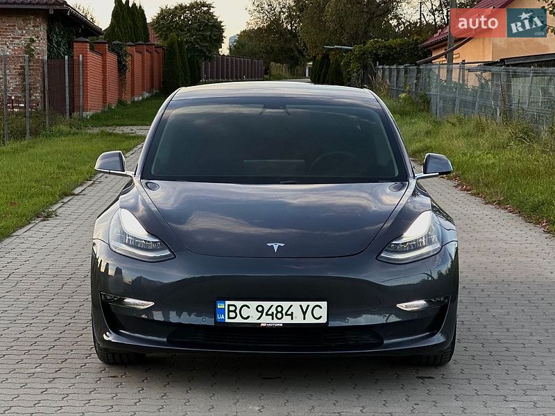 Седан Tesla Model 3 2020 в Львове