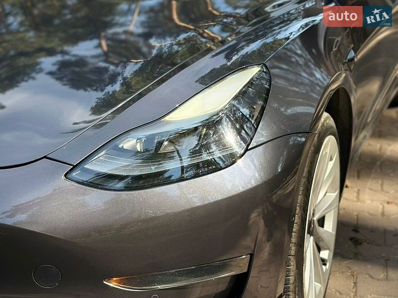 Седан Tesla Model 3 2021 в Львові