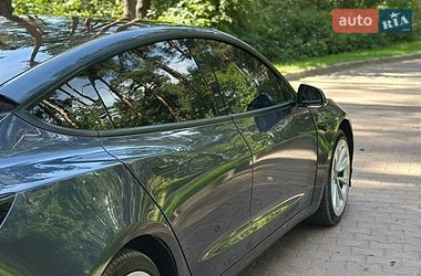Седан Tesla Model 3 2021 в Львові