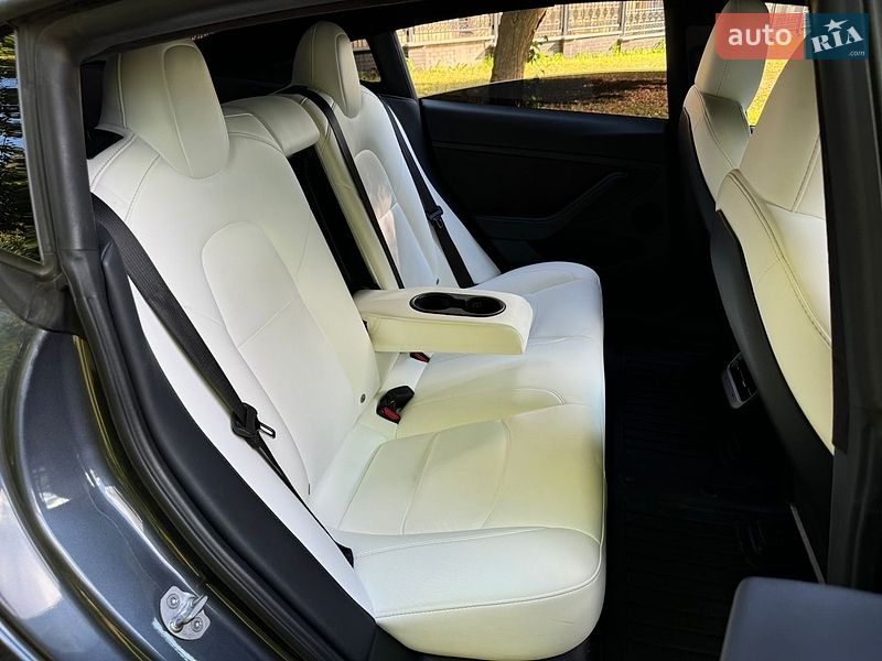 Седан Tesla Model 3 2023 в Харькове