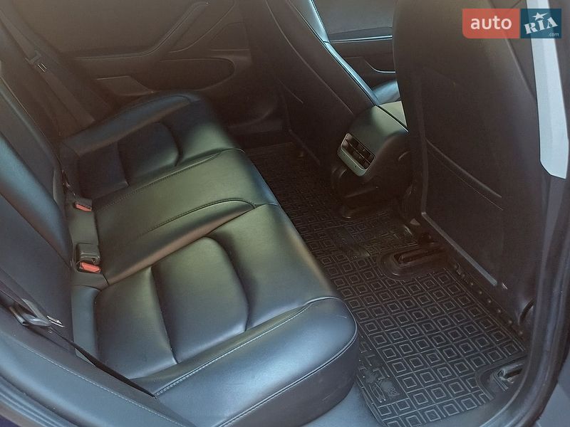 Седан Tesla Model 3 2020 в Киеве