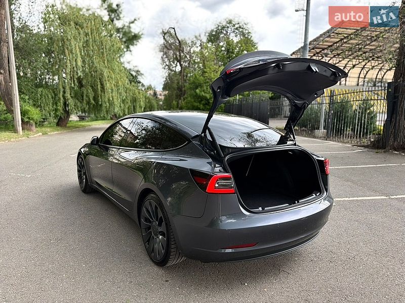 Седан Tesla Model 3 2022 в Кривому Розі