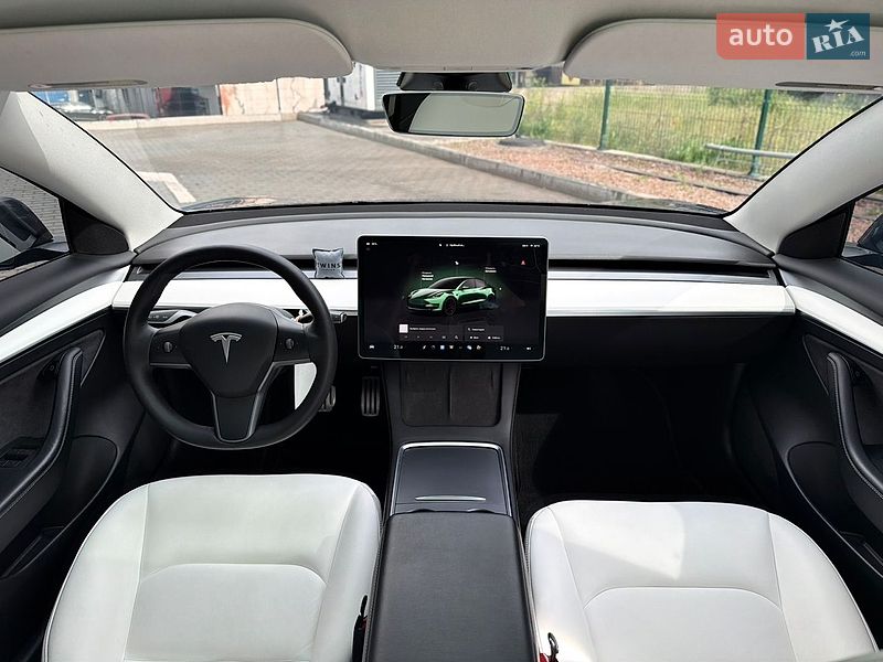 Седан Tesla Model 3 2022 в Кривому Розі