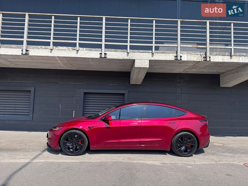 Tesla Model 3 2024