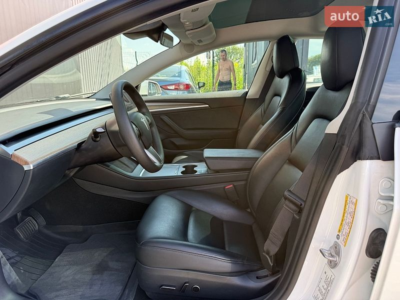 Седан Tesla Model 3 2023 в Львові фото 35 Седан Tesla Model 3 2023 в Львові