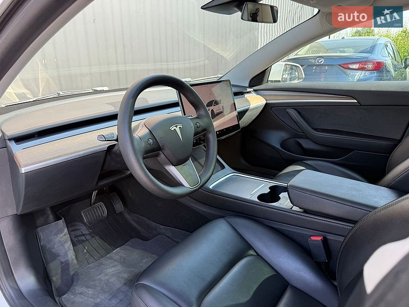 Седан Tesla Model 3 2023 в Львові фото 44 Седан Tesla Model 3 2023 в Львові