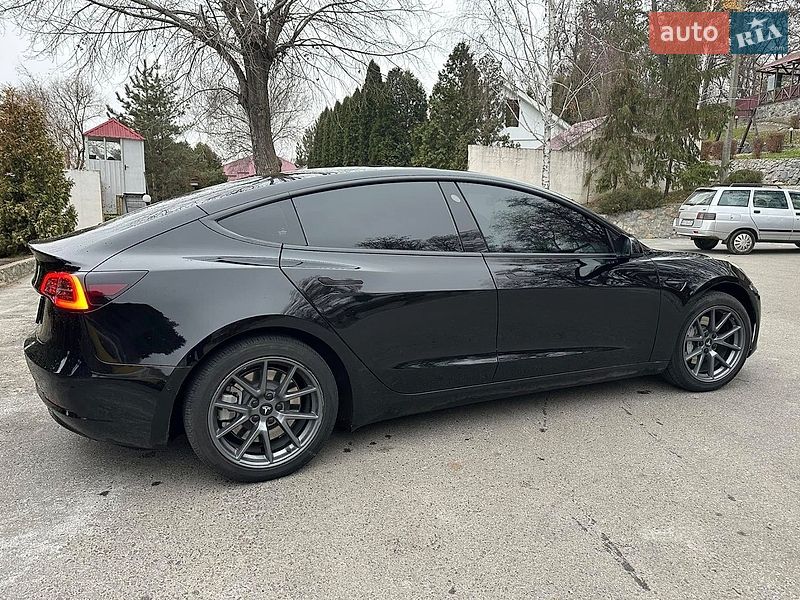 Седан Tesla Model 3 2022 в Житомирі