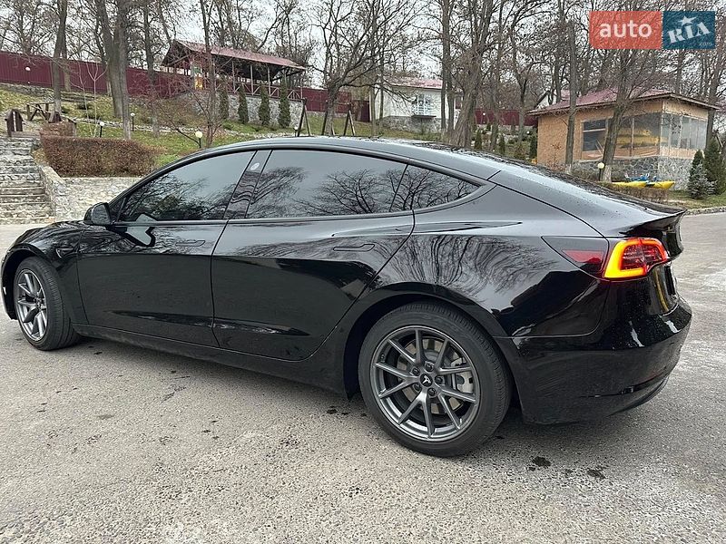 Седан Tesla Model 3 2022 в Житомирі