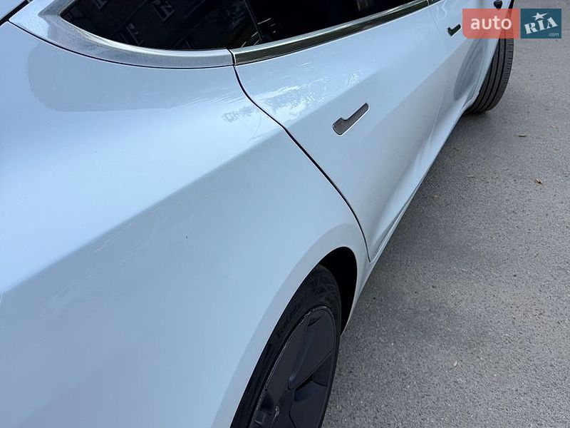Седан Tesla Model 3 2018 в Киеве
