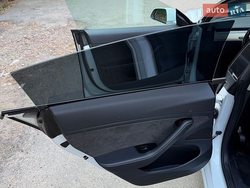 Седан Tesla Model 3 2018 в Киеве