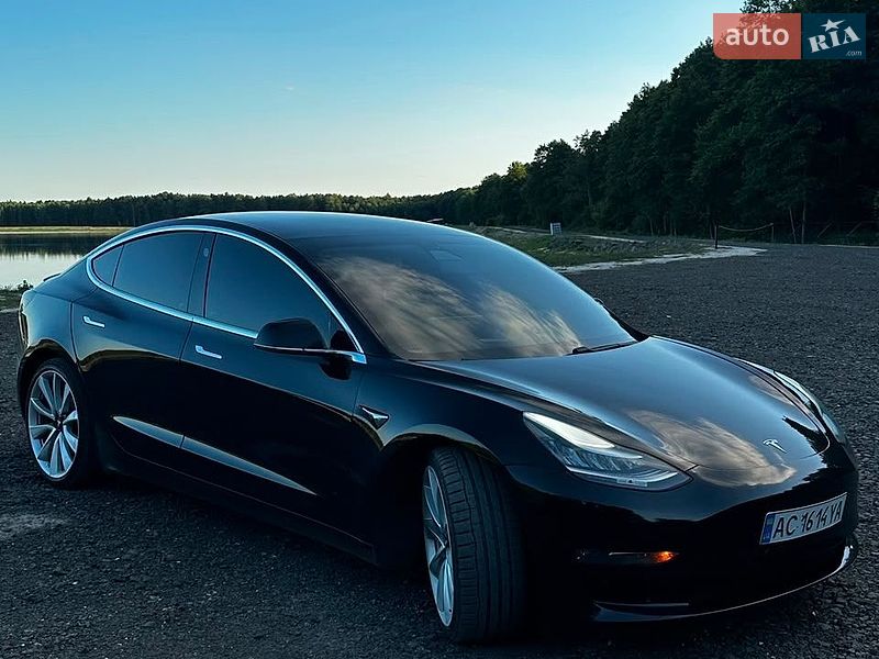 Седан Tesla Model 3 2019 в Луцке