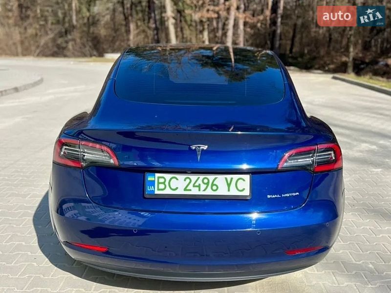 Седан Tesla Model 3 2021 в Новояворовске
