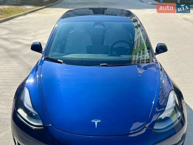 Седан Tesla Model 3 2021 в Новояворовске