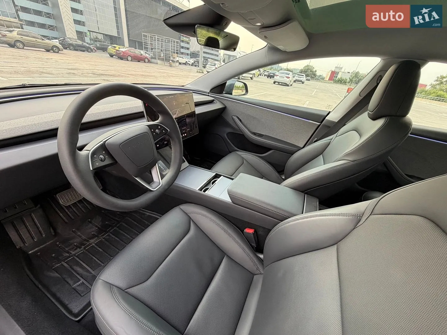 2025 Tesla Model 3 - мініатюра 10