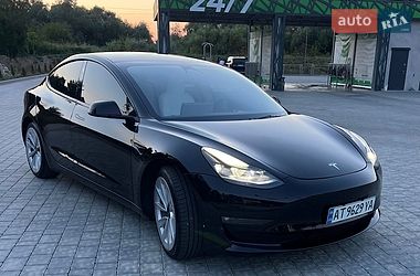 Седан Tesla Model 3 2023 в Івано-Франківську