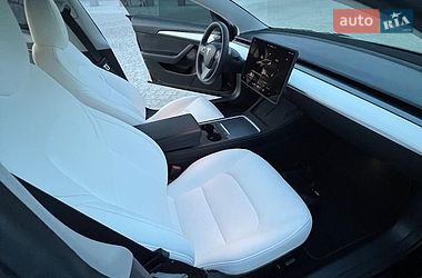 Седан Tesla Model 3 2023 в Івано-Франківську