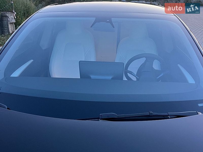 Седан Tesla Model 3 2023 в Івано-Франківську