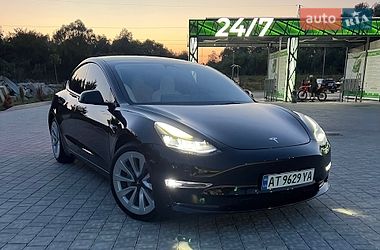 Седан Tesla Model 3 2023 в Івано-Франківську