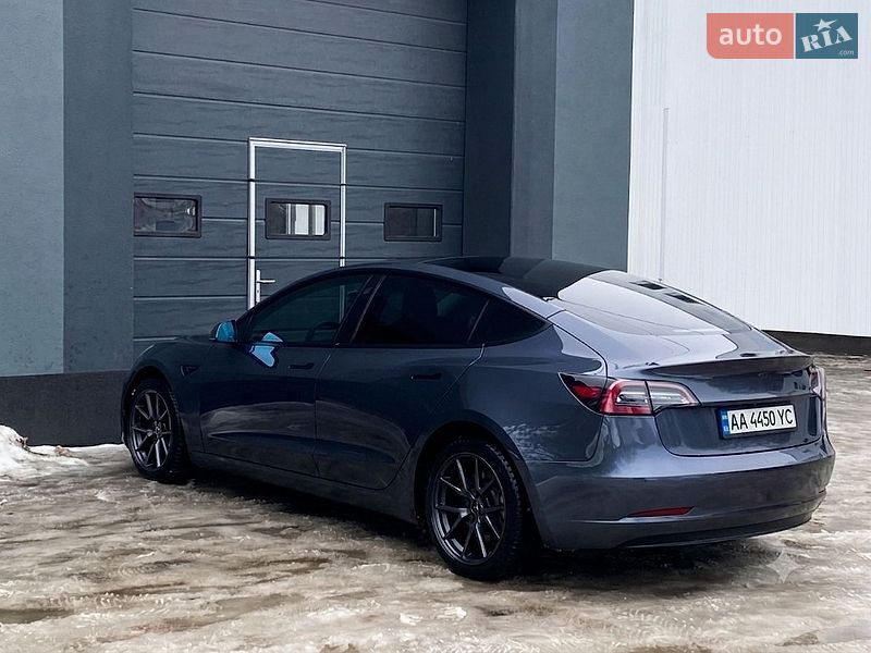 Седан Tesla Model 3 2021 в Львові
