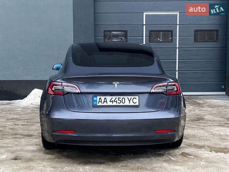 Седан Tesla Model 3 2021 в Львові