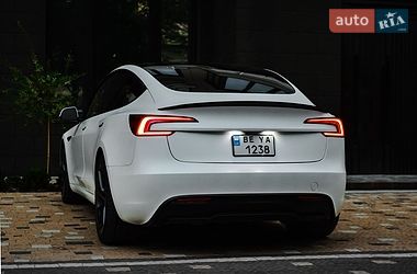 Седан Tesla Model 3 2024 в Николаеве