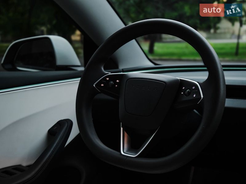 Седан Tesla Model 3 2024 в Николаеве